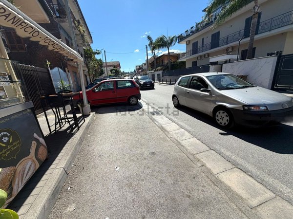 locale commerciale in affitto a Quarto