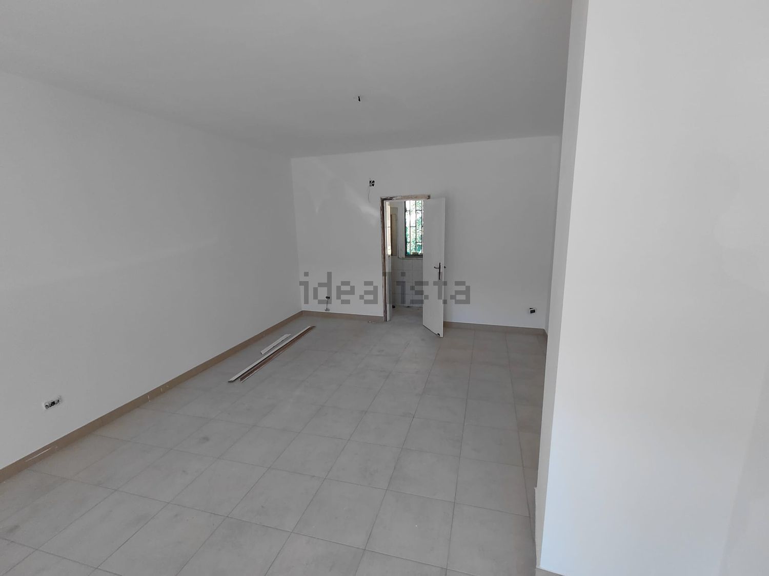 locale commerciale in affitto a Quarto