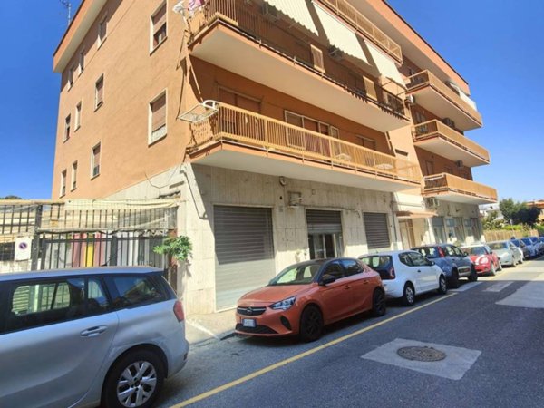 negozio in affitto a San Giorgio a Cremano