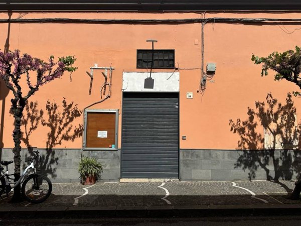 negozio in affitto a San Giorgio a Cremano