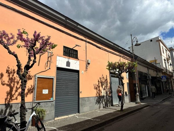 negozio in affitto a San Giorgio a Cremano