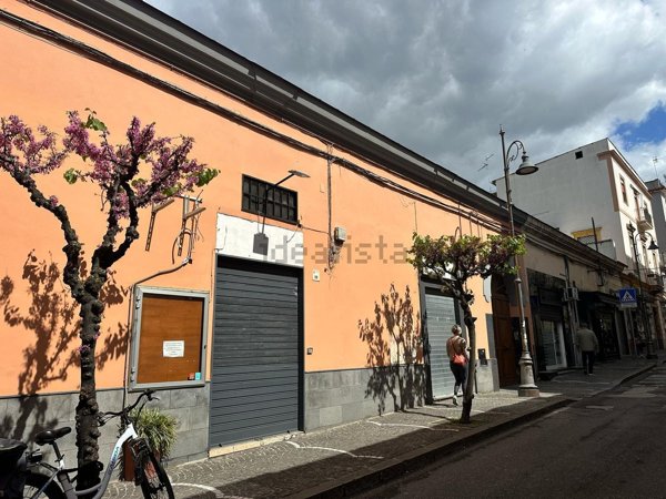 locale commerciale in affitto a San Giorgio a Cremano