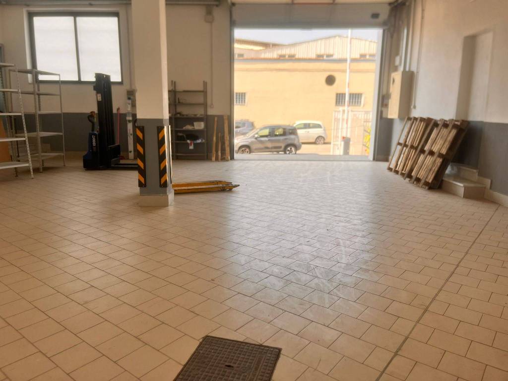 negozio in affitto a San Giorgio a Cremano