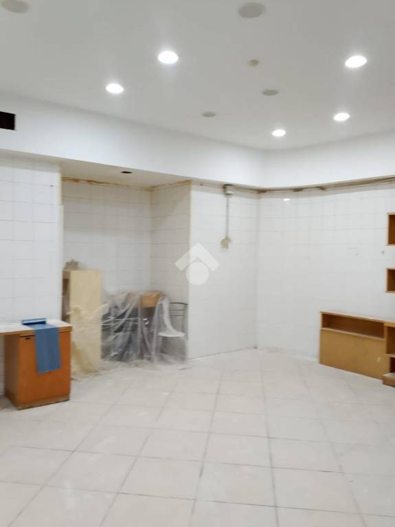 negozio in affitto a San Giorgio a Cremano