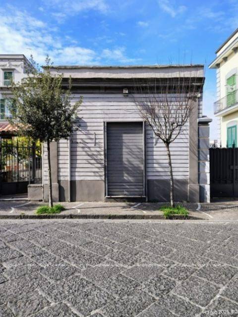 negozio in affitto a San Giorgio a Cremano