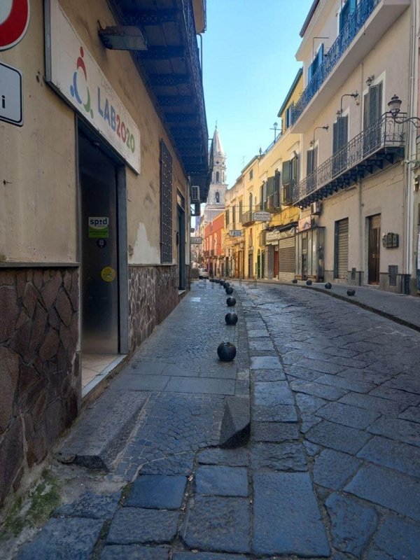 locale commerciale in affitto a Sant'Anastasia