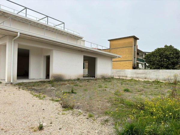 negozio in affitto a Sant'Anastasia