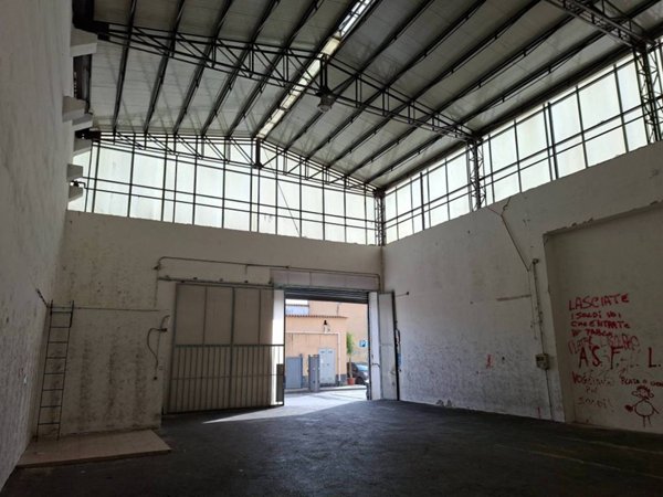 locale commerciale in affitto a Sant'Anastasia