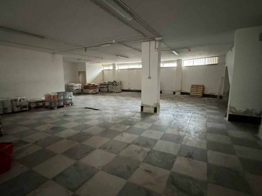locale commerciale in affitto a Sant'Antimo