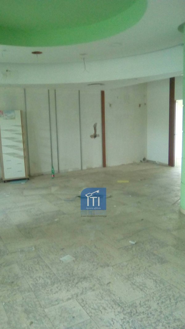 negozio in affitto a Sant'Antimo