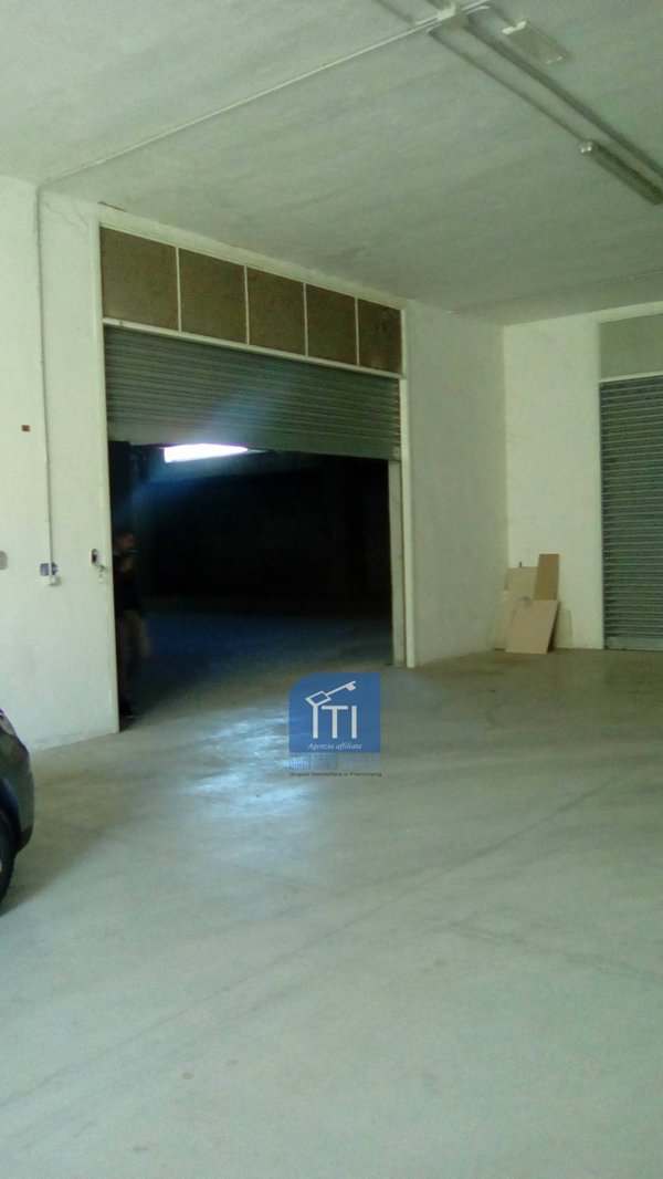 locale commerciale in affitto a Sant'Antimo