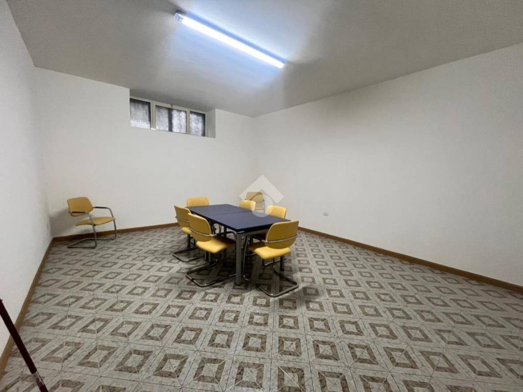 locale commerciale in affitto a Sant'Antimo