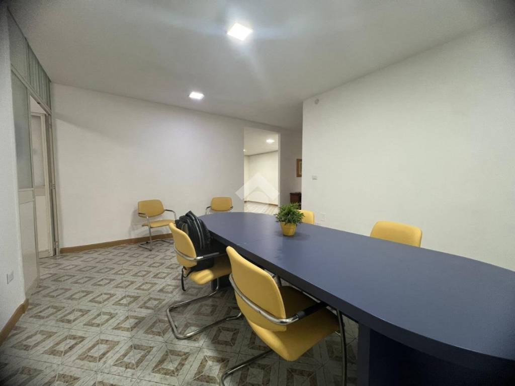 locale commerciale in affitto a Sant'Antimo