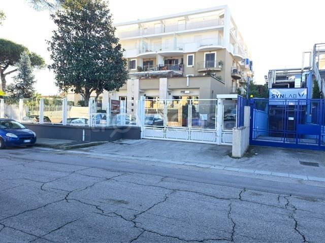 negozio in affitto a Sant'Antimo