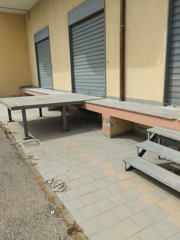 locale commerciale in affitto a Sant'Antimo