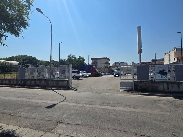 locale commerciale in affitto a Sant'Antimo