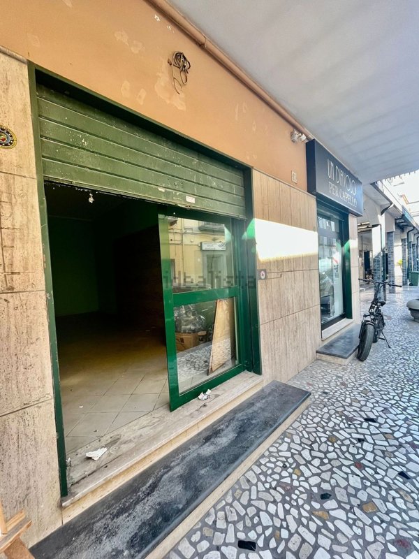 locale commerciale in affitto a Saviano