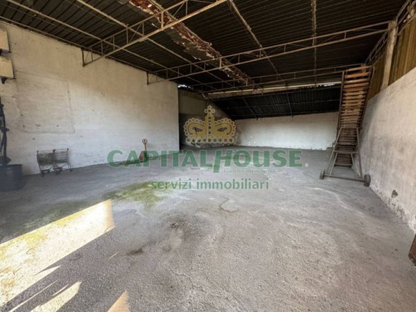 locale commerciale in affitto a Saviano