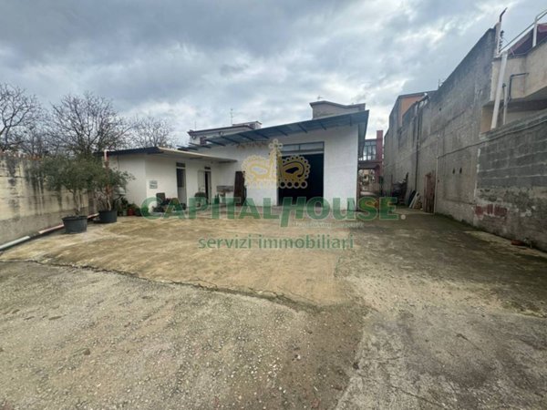 locale commerciale in affitto a Saviano
