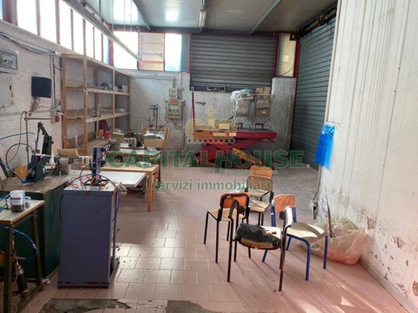 locale commerciale in affitto a Saviano