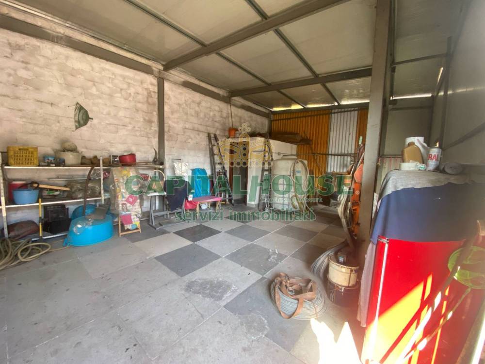 locale commerciale in affitto a Saviano