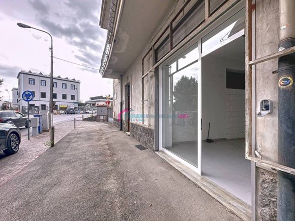 negozio in affitto a Saviano