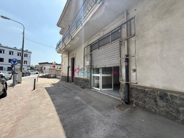 locale commerciale in affitto a Saviano