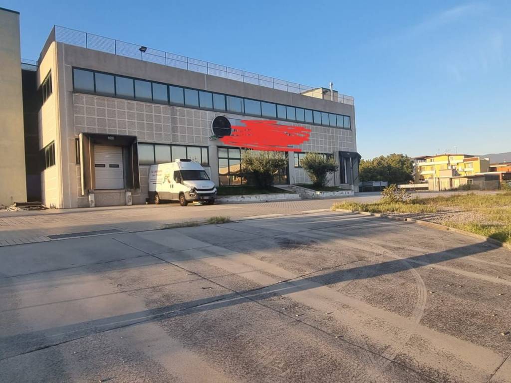 locale commerciale in affitto a Saviano