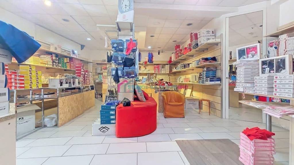 negozio in affitto a Saviano