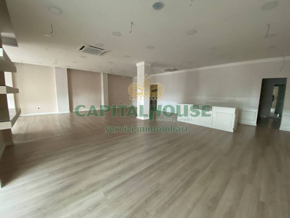 locale commerciale in affitto a Saviano