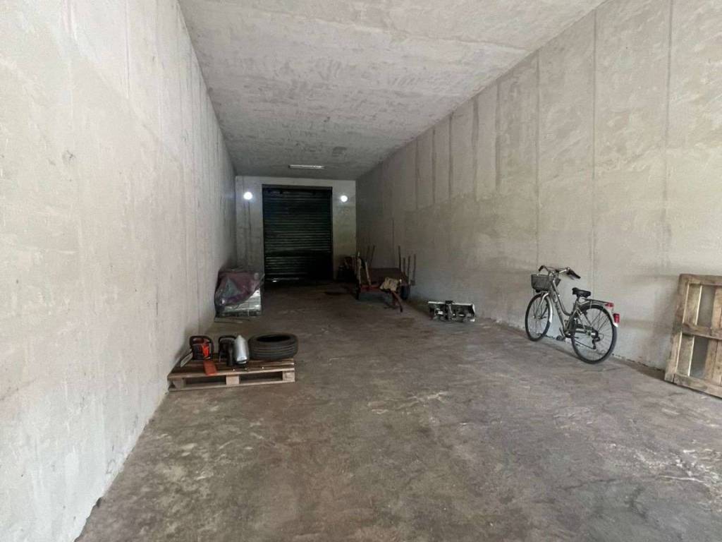 locale commerciale in affitto a Saviano