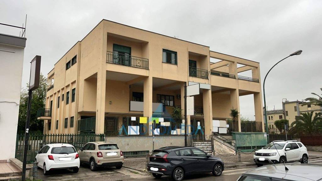 locale commerciale in affitto a Saviano