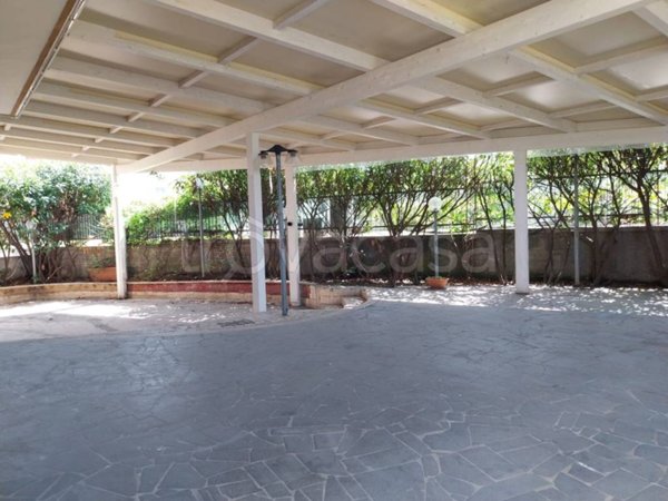 negozio in affitto a Somma Vesuviana in zona Starza della Regina
