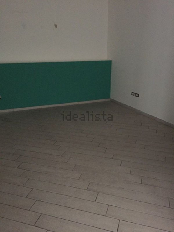 locale commerciale in affitto a Somma Vesuviana in zona Rione Trieste