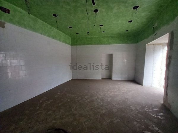 locale commerciale in affitto a Somma Vesuviana