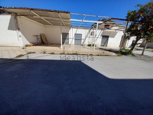 locale commerciale in affitto a Somma Vesuviana in zona Marigliano