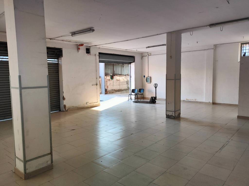 locale commerciale in affitto a Somma Vesuviana in zona Marigliano