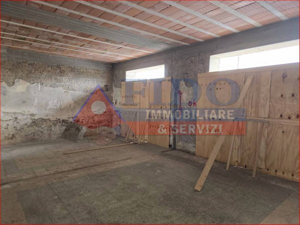 negozio in affitto a Somma Vesuviana in zona Marigliano