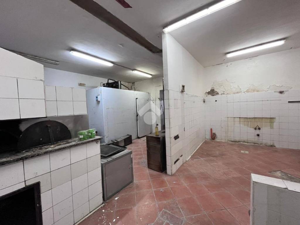 negozio in affitto a Somma Vesuviana in zona Starza della Regina