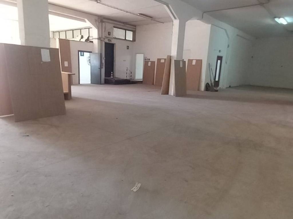 locale commerciale in affitto a Somma Vesuviana