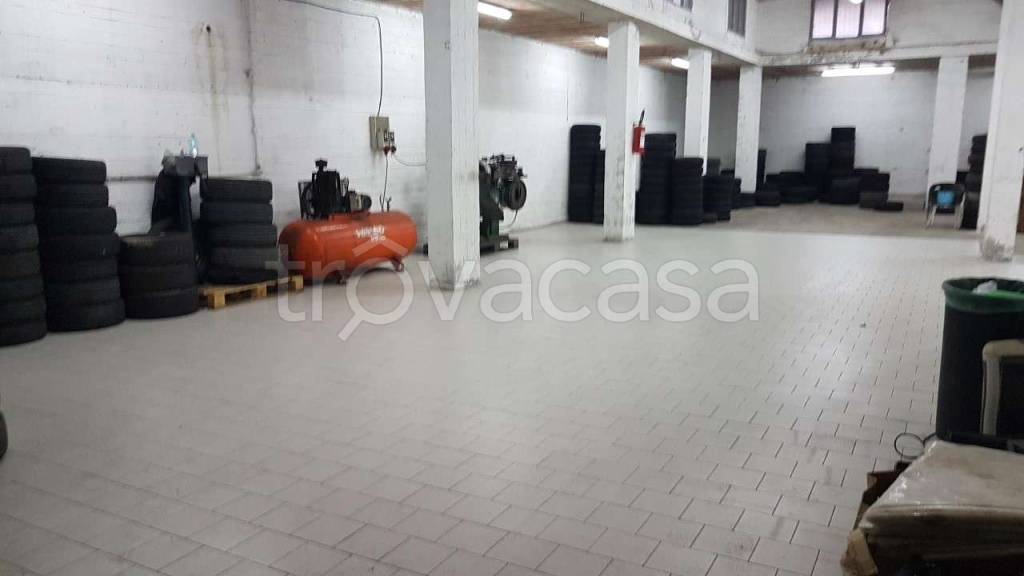 locale commerciale in affitto a Somma Vesuviana in zona Marigliano