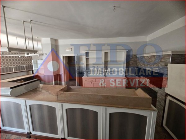 locale commerciale in affitto a Somma Vesuviana in zona Marigliano