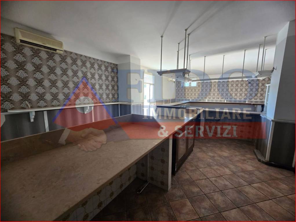 negozio in affitto a Somma Vesuviana in zona Marigliano