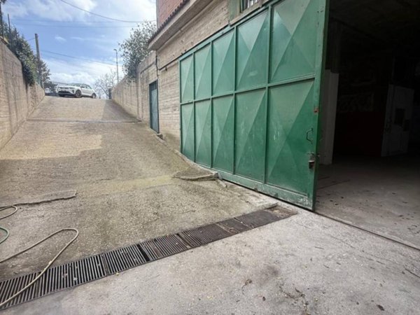 locale commerciale in affitto a Somma Vesuviana