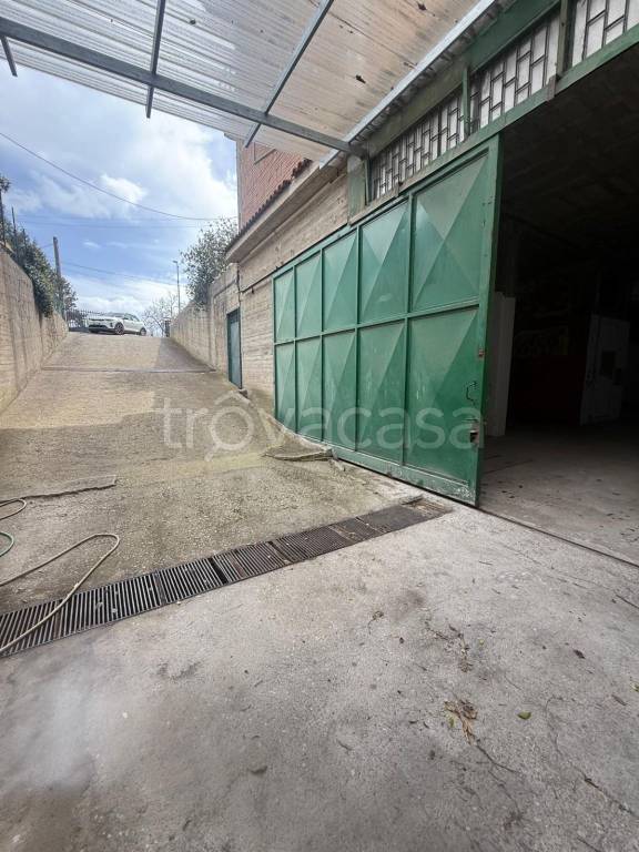 locale commerciale in affitto a Somma Vesuviana