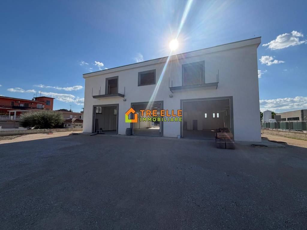 negozio in affitto a Somma Vesuviana in zona Marigliano