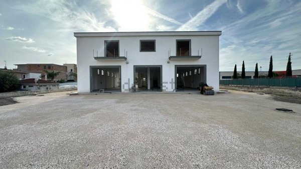 locale commerciale in affitto a Somma Vesuviana in zona Marigliano