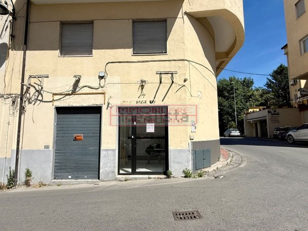 locale commerciale in affitto a Somma Vesuviana in zona Rione Trieste