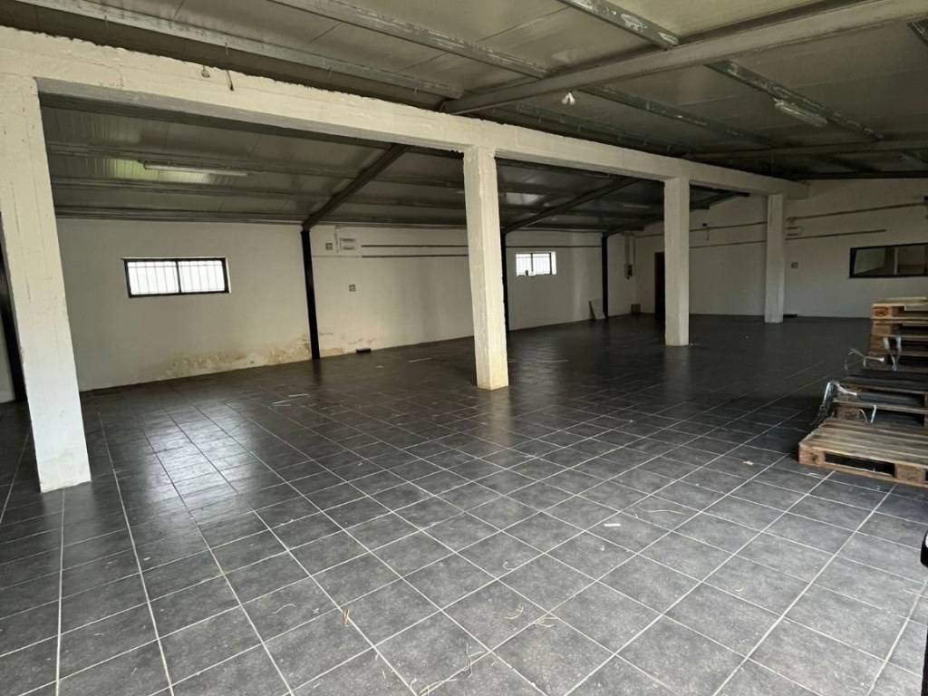 locale commerciale in affitto a Somma Vesuviana in zona Rione Trieste