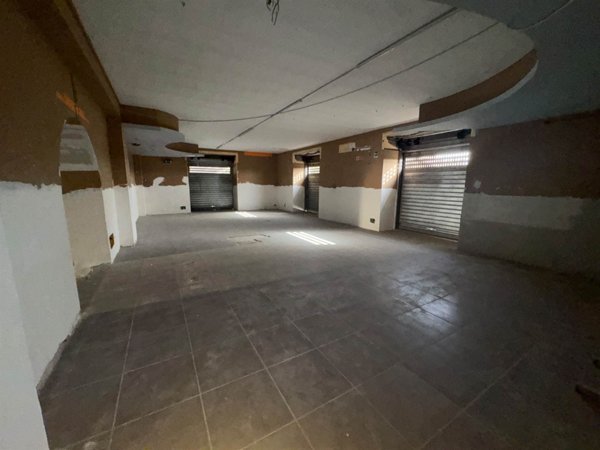 negozio in affitto a Somma Vesuviana in zona Starza della Regina